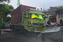 Truk kecelakaan di Maros sebabkan kemacetan panjang