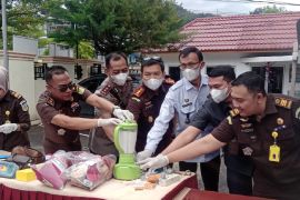 Kejaksaan Negeri Pesisir Selatan  musnahkan barang bukti berkekuatan hukum tetap dari 30 perkara