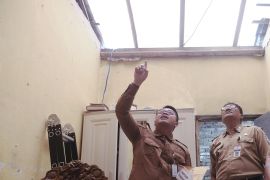 Pemkot Magelang salurkan bantuan kepada warga terkena musibah