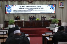 Fraksi-fraksi DPRD HSS setujui dua raperda ditetapkan jadi perda