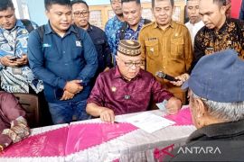 1.050 warga Kabupaten Gorontalo terima BLTS