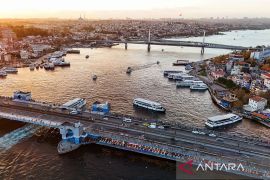 Menengok indahnya matahari terbenam di Golden Horn, Turki