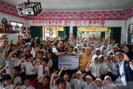 KAI Divre II Sumbar salurkan lebih dari setengah miliar dana TJSL hingga November 2025