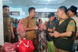 Wagub Sumbar tinjau korban banjir di Ulakan, salurkan bantuan dan instruksikan penanganan cepat