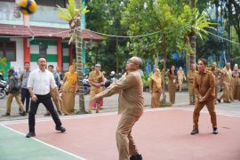 Momen kebersamaan, Wako dan Wawako Pontianak tanding voli melawan ASN