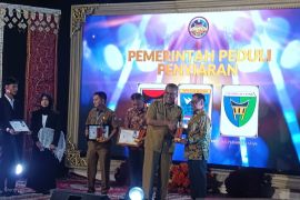Pesisir Selatan raih Penghargaan Daerah Peduli Penyiaran di Anugerah KPID 2025