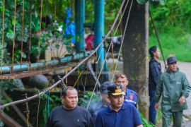 Wagub Sumbar serahkan bantuan darurat untuk warga terdampak banjir di Batu Busuak
