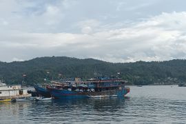 BMKG ingatkan waspada gelombang setinggi 2,5 meter di perairan Sulut