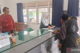 Kantor Pos Biaro salurkan BLT Kesra untuk 3.000 warga Agam