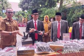 Dinas Pendidikan OKU salurkan 562 paket seragam sekolah gratis