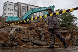 Longsor turap UIN Imam Bonjol Padang Page 1 Small