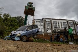 Longsor turap UIN Imam Bonjol Padang Page 5 Small