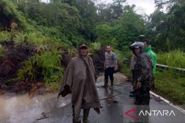 Longsor dan banjir terjang enam titik di Taput