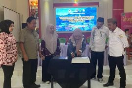 Mahasiswa UNG dorong digitalisasi layanan melalui website Desa Lahumbo