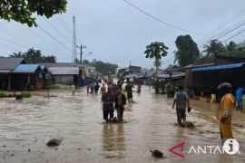 Badai tropis KOTO picu banjir dan longsor, porak-porandakan Sumut
