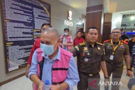 Kejati Sumut tahan dua tersangka dugaan korupsi pengadaan "smartboard"