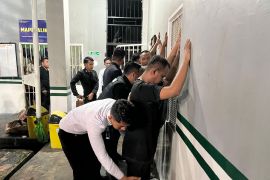 Petugas temukan puluhan benda berbahaya di blok Lapas Narkoba Muaro Sabak