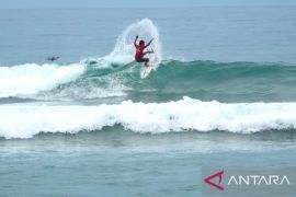 Event surfing internasional Manokwari diikuti lima negara