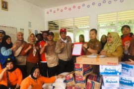 Setelah relawan, PT Semen Padang kirim bantuan untuk dapur umum korban banjir Batu Busuak