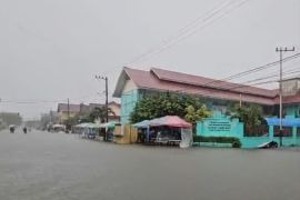 Banjir makin tinggi di Lhokseumawe, sekolah terpaksa libur