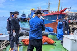 KSOP Batam evakuasi mayat tanpa identitas di perairan Batam