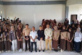 Bawaslu Lombok Tengah edukasi pemilih pemula perkuat pengawasan