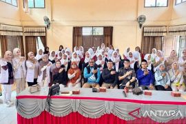 Dokter Muda FK UNRI Edukasi Remaja Putri MTS Darul Islam Siak Cegah Stunting