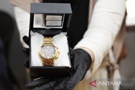 Lelang 176 lot barang sitaan KPK