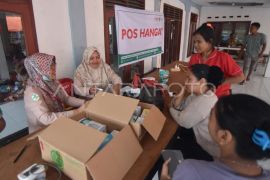 Warga terdampak banjir mengungsi ke surau Page 2 Small