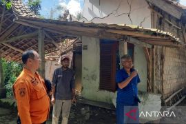 Pergeseran tanah Haurwangi Cianjur, 2 rumah rusak