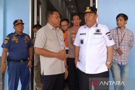 Gubernur alihkan kapal muatan semen di Pangkalbalam ke Belinyu