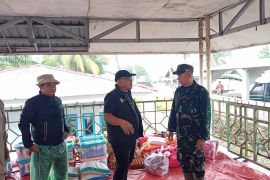 Pemkab Pasaman Barat salurkan bantuan makanan untuk korban banjir