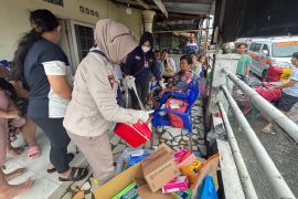Brimob Sumut buka layanan kesehatan warga terdampak banjir di Medan