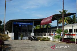 Dampak banjir, KAI Divre II Sumbar lakukan pengalihan lintas perjalanan kereta api