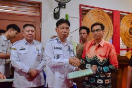 Wabup HSS serahkan 52 sertifikat PTSL