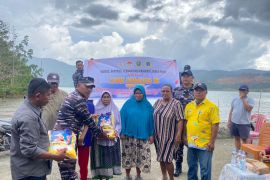 Posal Luwuk laksanakan bakti sosial peringati Hari Armada RI