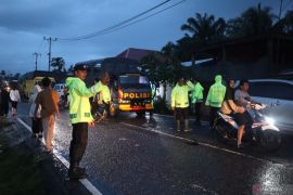 Ratusan kendaraan terjebak banjir Sungai Batang Pasaman (Video)