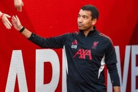 Van Bronckhorst latih timnas Indonesia?