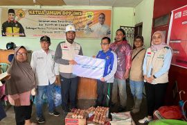 PLN salurkan bantuan untuk warga terdampak banjir bandang di Nagari Saniang Baka