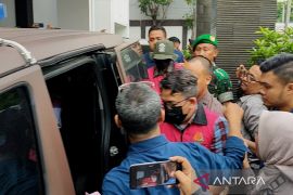 Kejari Tanjung Perak tahan enam tersangka korupsi pengerukan pelabuhan