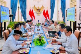 Seskab: Presiden Prabowo instruksikan seluruh sektor bergerak cepat tangani bencana di Aceh, Sumut, dan Sumbar