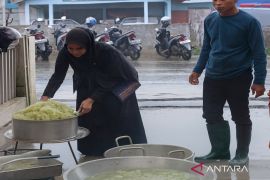 Penuhi kebutuhan pengungsi, Pemkot Padang Panjang dirikan dapur darurat