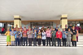 Ketua DPRD Sekadau hadiri upacara hari Guru Nasional