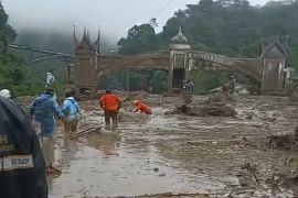 Enam korban selamat dari "galodo" di Padang Panjang dirujuk ke RS