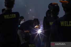 When home has no space left: Indonesians look abroad for opportunity