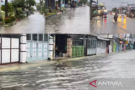 Curah hujan tinggi, sejumlah jalan protokol di Tanjungbalai terendam