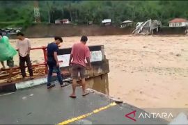 Banjir hancurkan masjid, pos TNI/Polri dan jembatan di Beutong Ateuh Nagan Raya