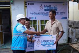 PLN UIW MMU hadirkan penyambungan listrik gratis di Pulau Banda