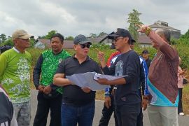 Bupati Kotim pimpin bersih-bersih area Bandara Haji Asan