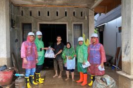 YBM PLN UP3 Padang salurkan bantuan bagi warga terdampak banjir